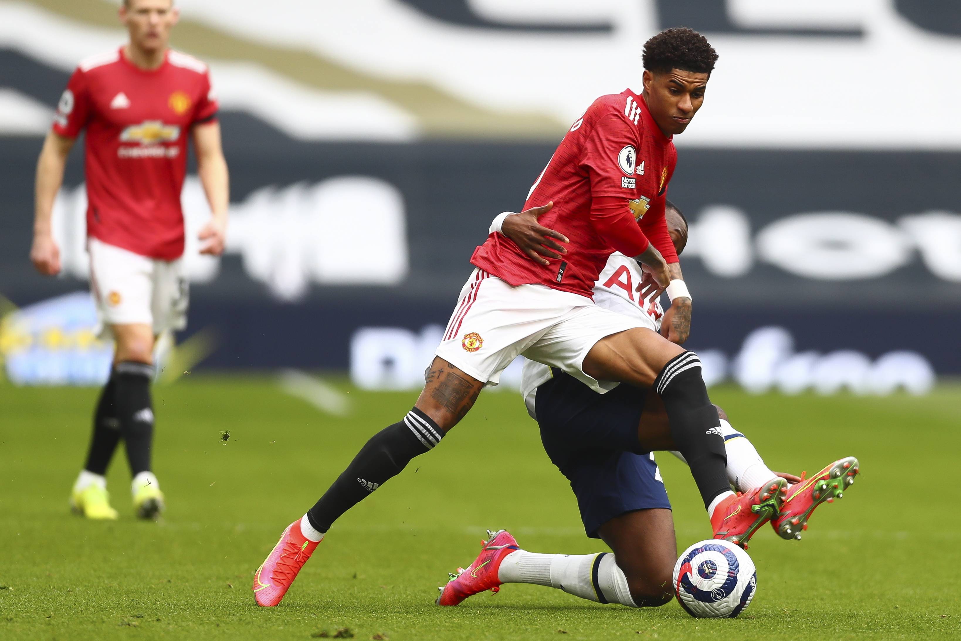 囊括三大联 囊括三大联